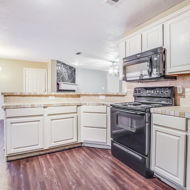 Building Photo - 8040 Texridge Dr