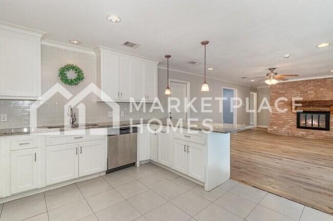 Building Photo - 2801 Fairbrook St