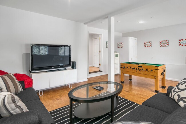 Building Photo - 1612 26th Ave