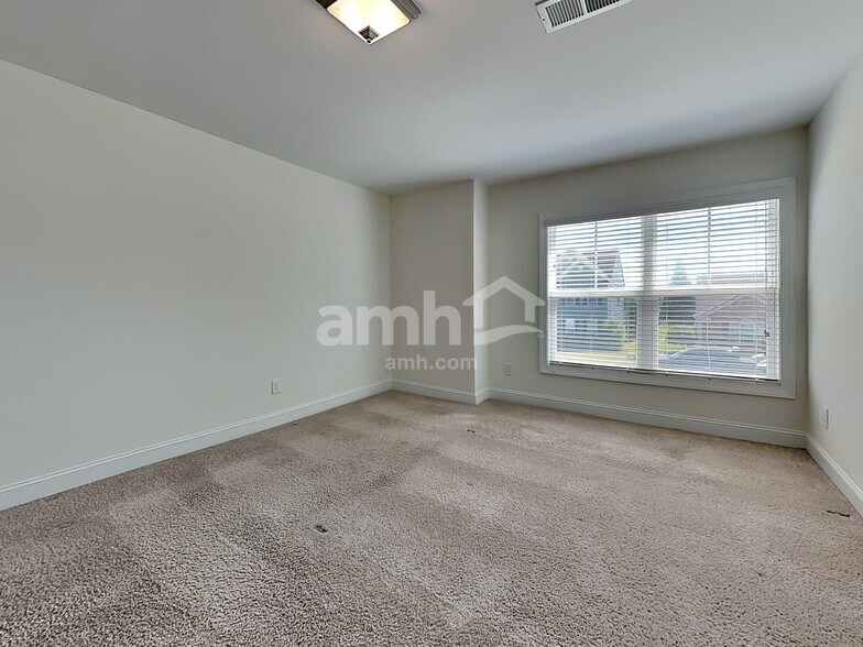 Building Photo - 105 Shore Pine Dr