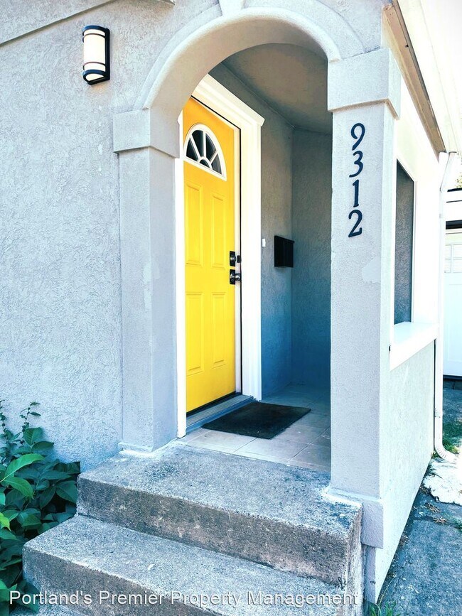 Building Photo - 4 br, 1 bath House - 9312 E Burnside Street