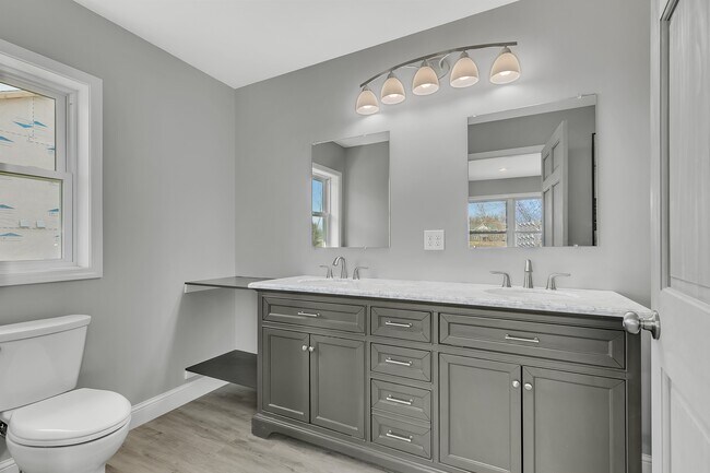 Building Photo - 980 Acacia Dr