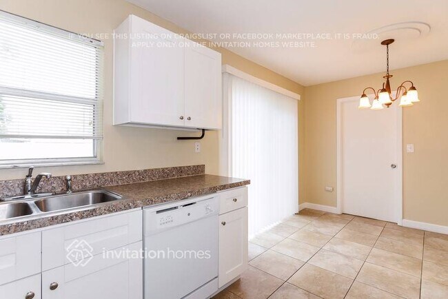 Building Photo - 10933 Temple Ave