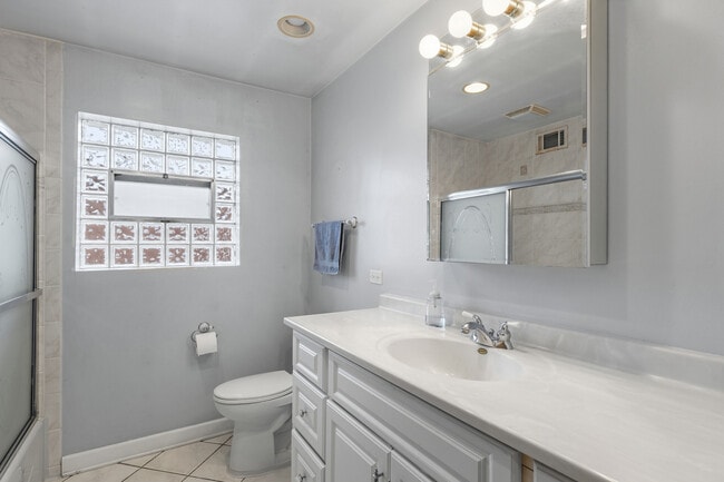 Building Photo - 8736 N Ozark Ave