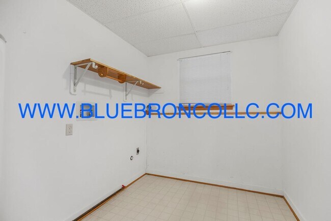 Building Photo - Check out this spacious home with thoughtf...