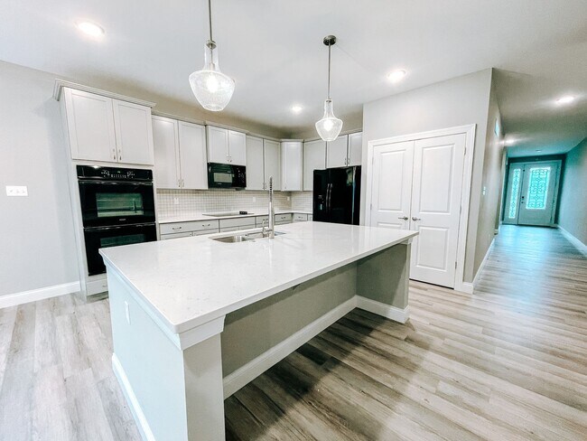 Building Photo - Beautiful Newer Home in Excellent Conditio...