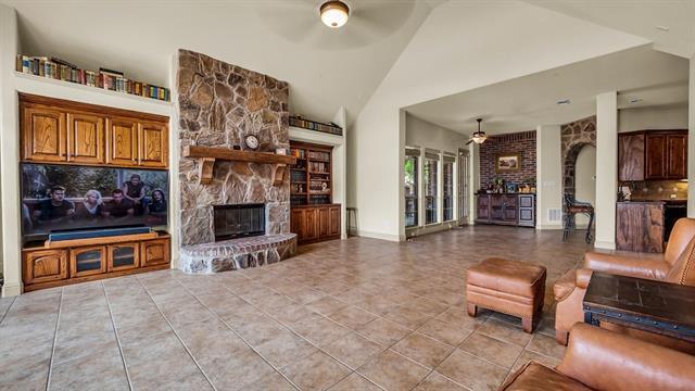 Building Photo - 881 Winchester Dr
