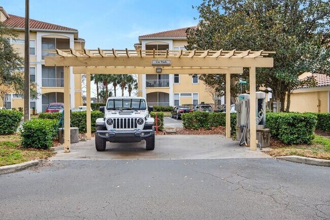 Building Photo - Immaculately updated 3/2.5 Three-Story Maitland Condo in Visconti!