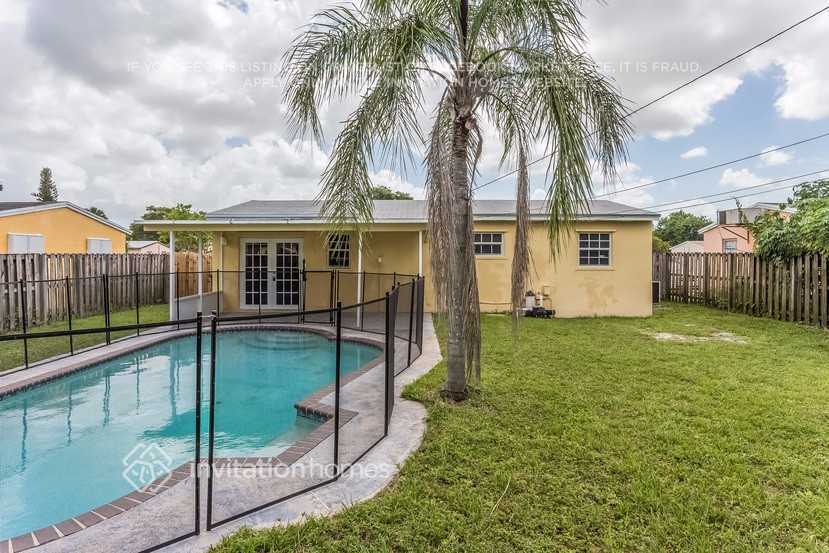 Building Photo - 810 N 69th Ave