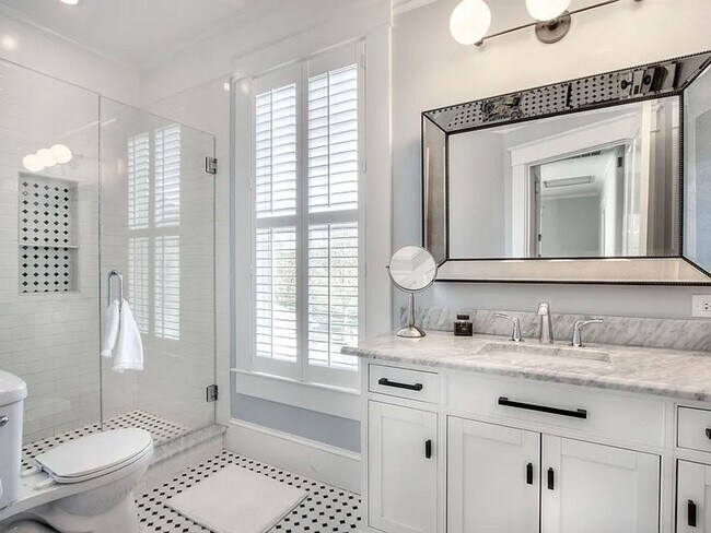 Building Photo - 3 Bedrooms, 2 Bathrooms - Home close to Downtown Rome!