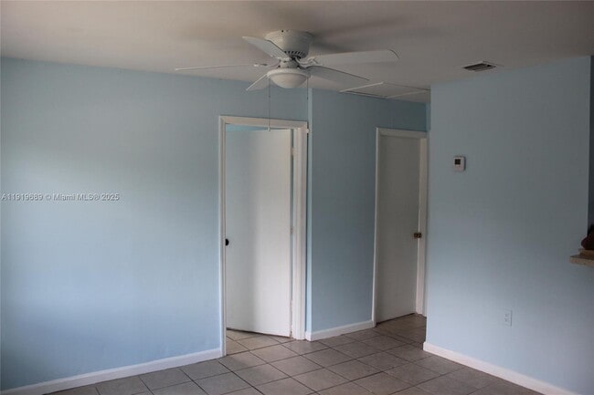 Building Photo - 5050 SE Ebbtide Ave