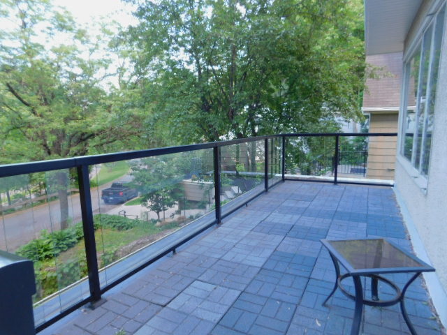 Building Photo - 819 Kenwood Pkwy