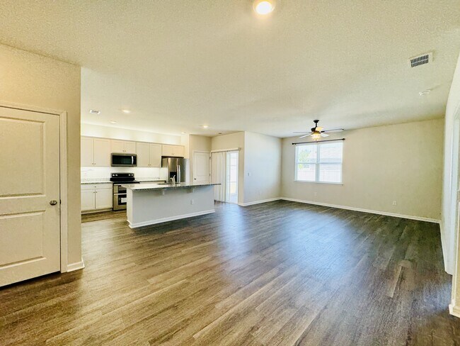 Building Photo - 1805 Castlebay Dr