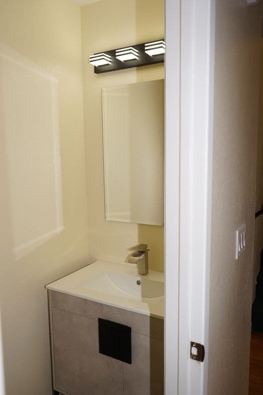 Building Photo - 547 Tawny Dr