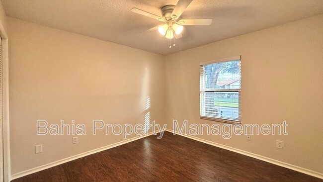 Building Photo - 8215 Saragoza Ct