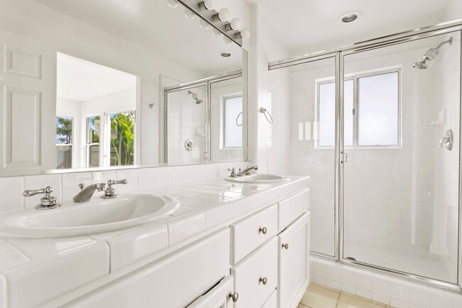 Building Photo - Freshly Renovated | Single-Level with VIEW...