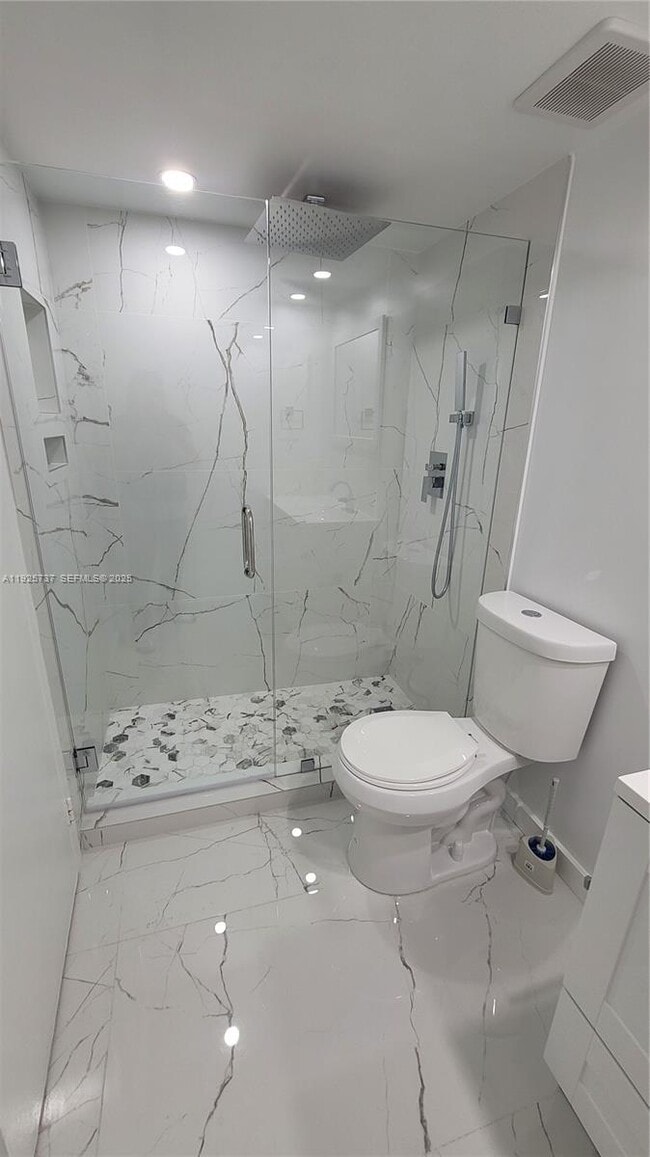 Building Photo - 7601 E Treasure Dr