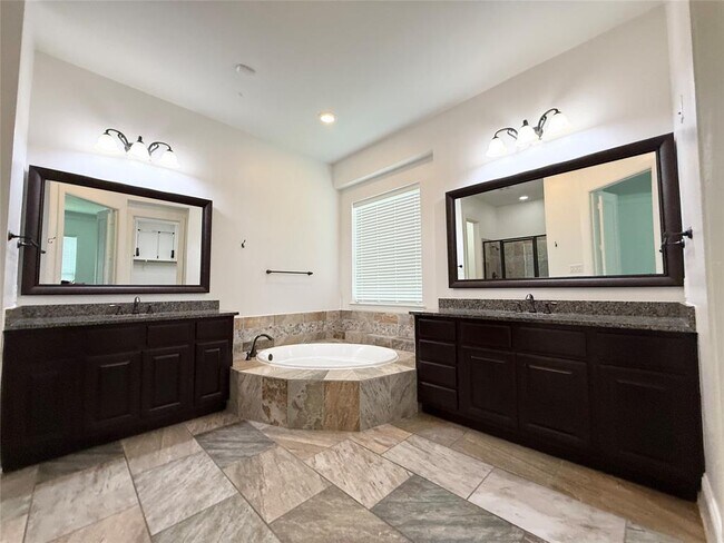 Building Photo - 5711 Stern Springs Ln