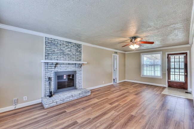 Building Photo - 1032 Dozier Pl
