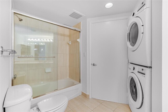 Building Photo - 1750 N Bayshore Dr