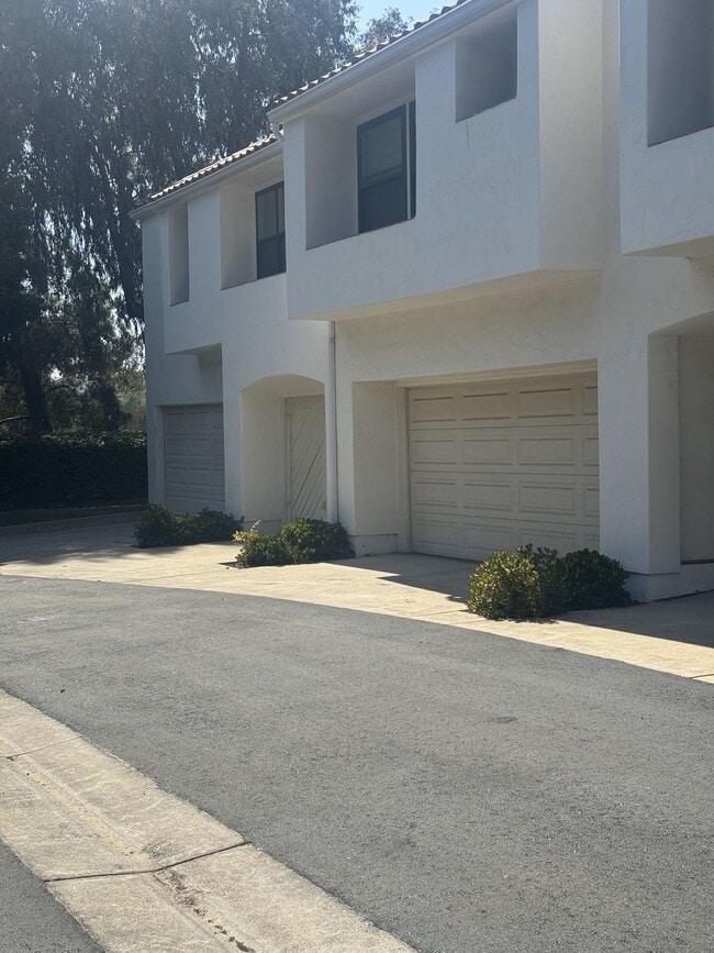 Building Photo - 16130 Avenida Venusto