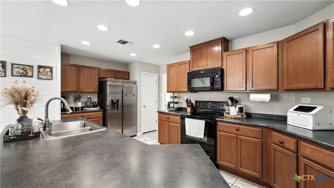 Building Photo - 208 Gatewood Clf