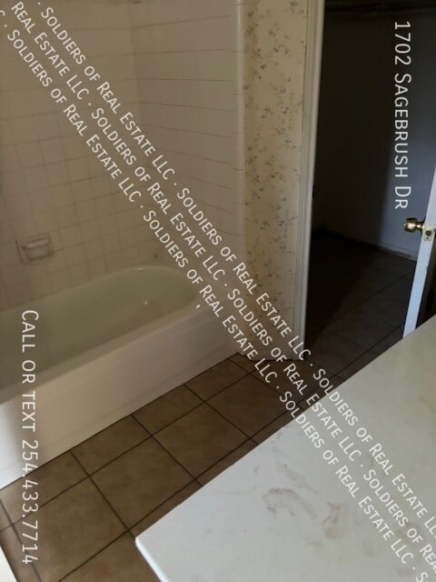 Building Photo - 1702 Sagebrush Dr