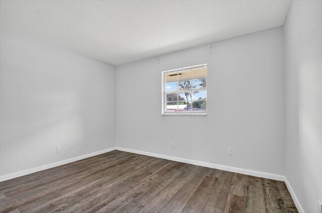 Building Photo - 3532 Coconut Rd