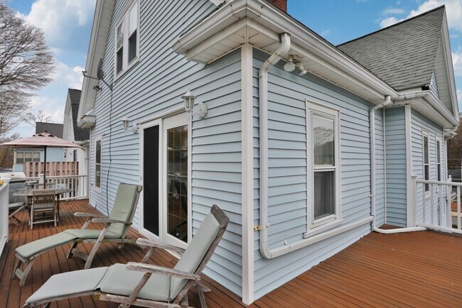 Building Photo - 204 Franklin St