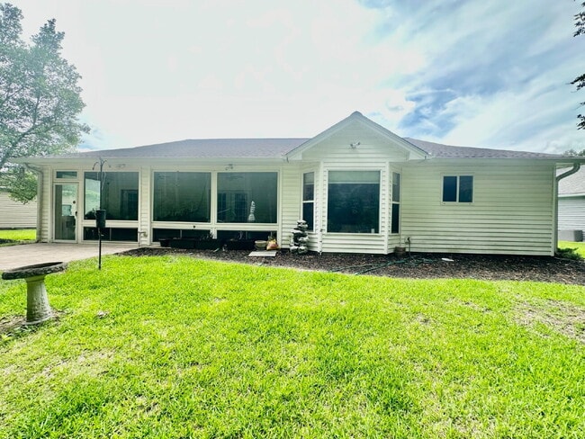 Building Photo - Two Bedroom plus Office Furnished Home in Sun City!