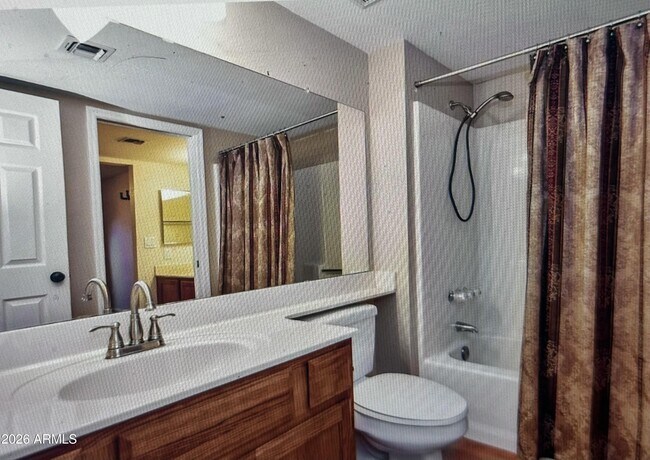 Building Photo - 33 E Beck Ln