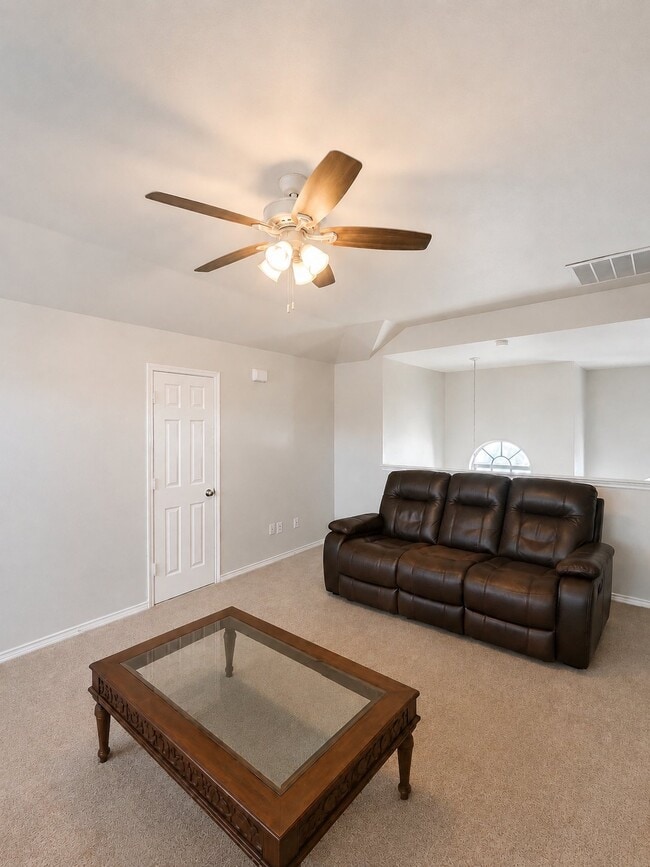 Building Photo - 1622 Lake Travis Dr