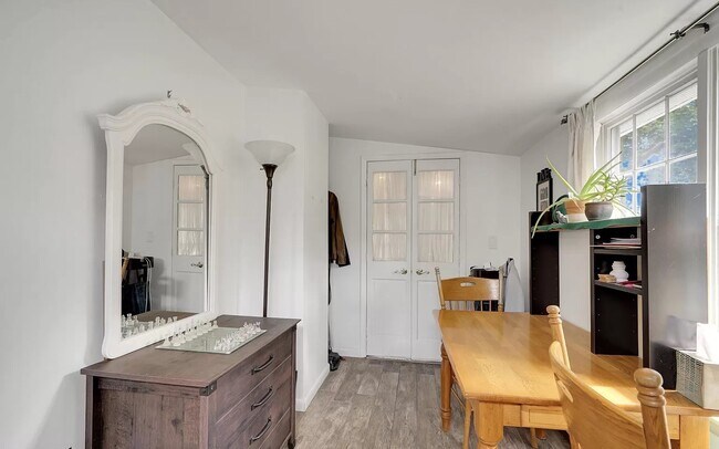 Foyer - 57 Harrop Plz