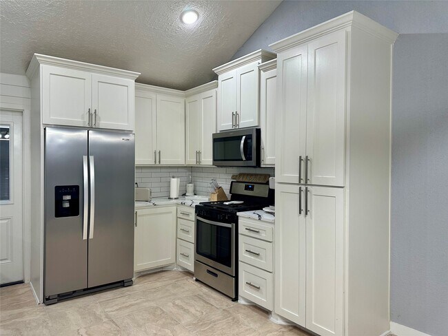 Building Photo - 7114 Golden Dale Ct