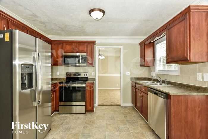 Building Photo - 712 Winding Bluff Way