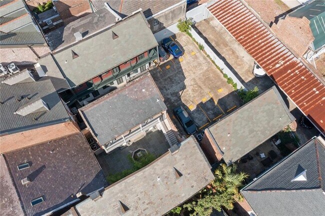 Building Photo - 810 Bourbon St