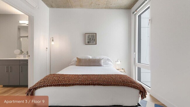 Building Photo - 853 W Blackhawk St