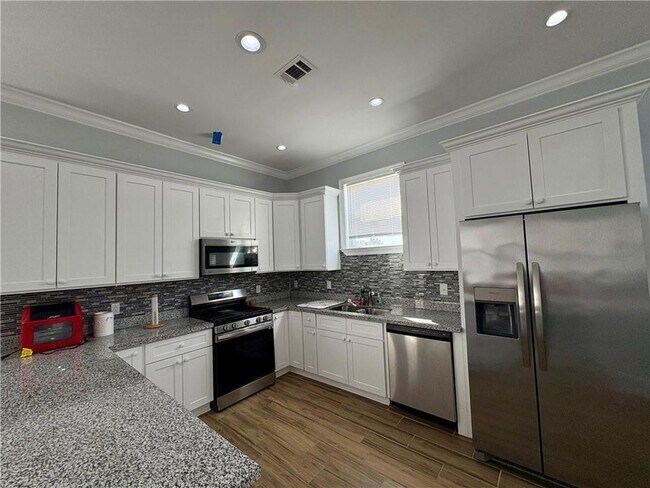 Building Photo - 3103 Cherry St