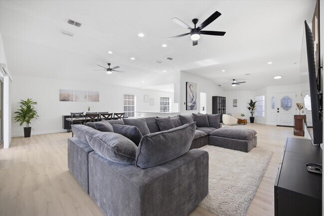 Building Photo - 5829 Fairwoods Cir