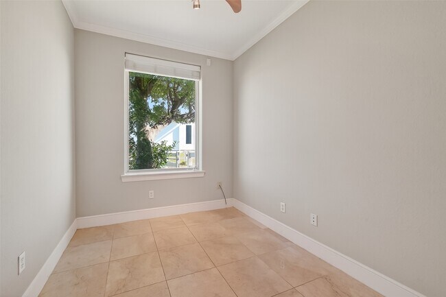 Building Photo - 5942 Sagamore Bay Ln