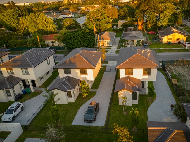 Building Photo - 18020 SW 103rd Ave