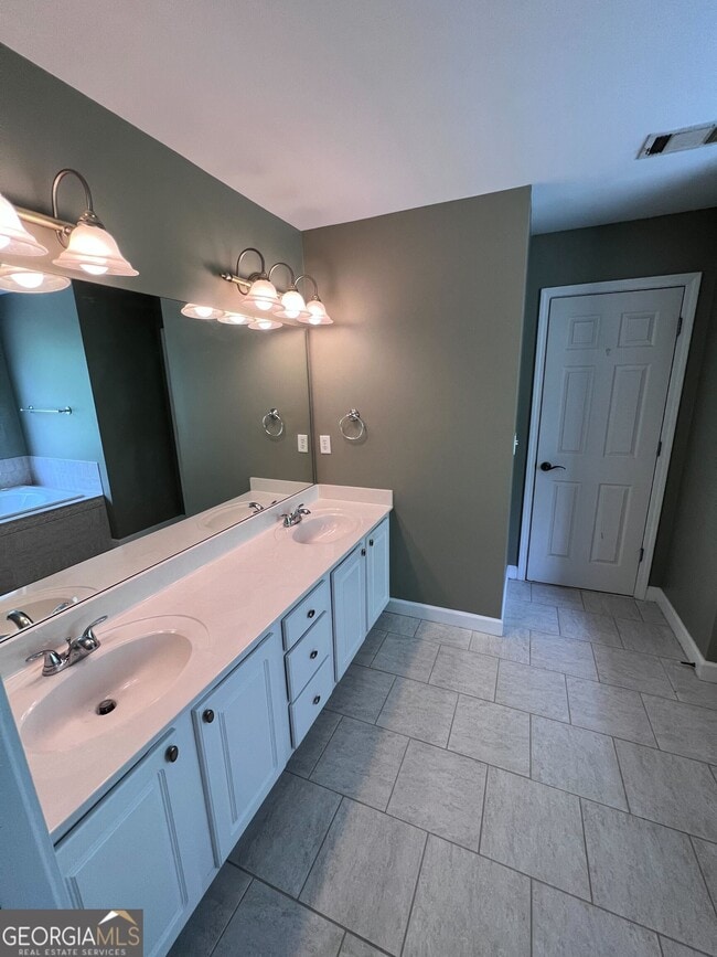 Building Photo - 119 Tullamore Trail