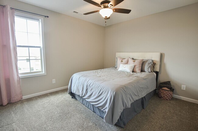 Building Photo - Pet Friendly Four Bedroom!