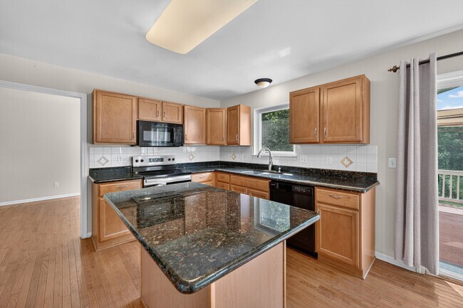 Building Photo - 392 Sedgewood Ln