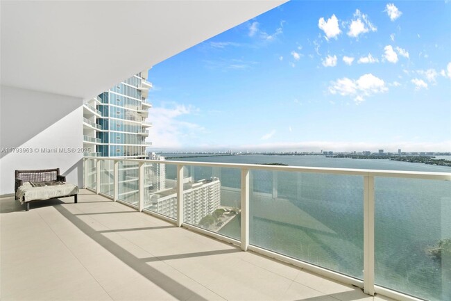 Building Photo - 2020 N Bayshore Dr