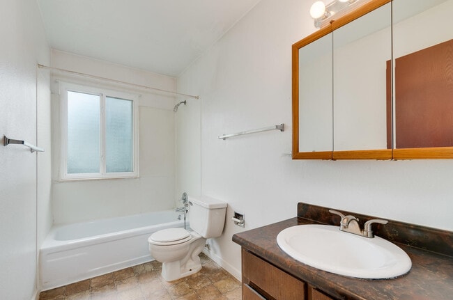 Building Photo - 1552 S Memphis St