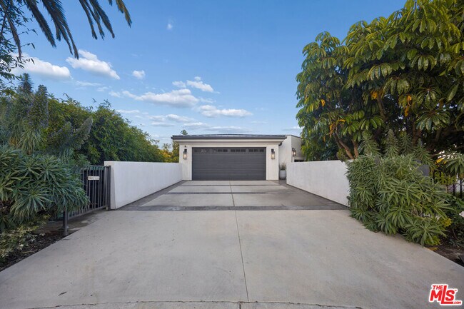 Building Photo - 28935 W Beach Ln