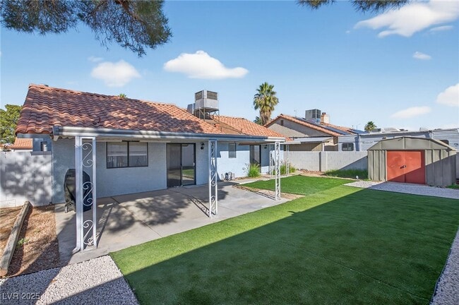 Building Photo - 492 Chelsea Dr