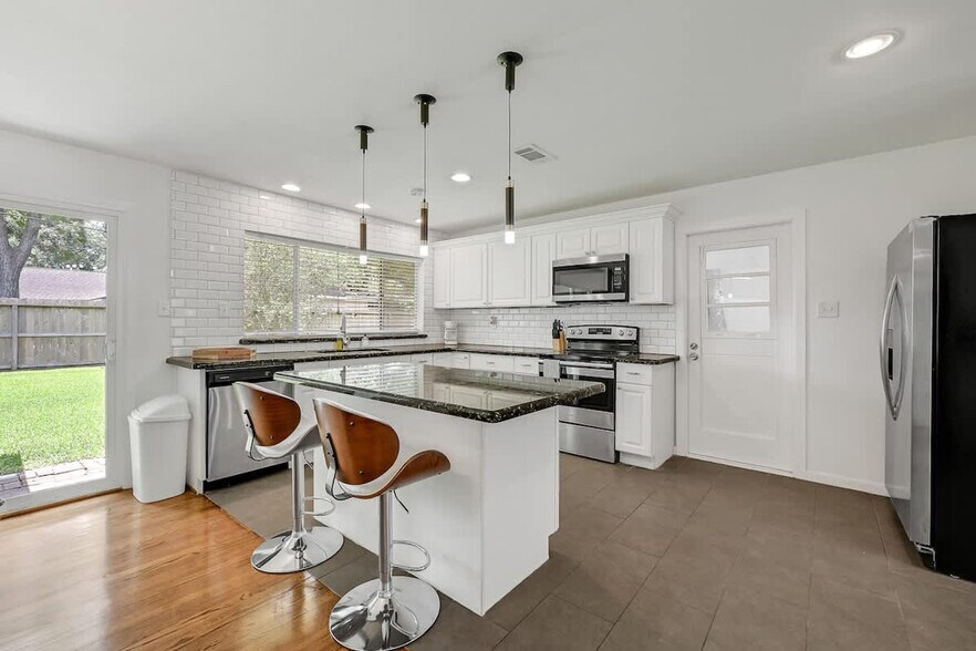 Building Photo - 5415 Carew St