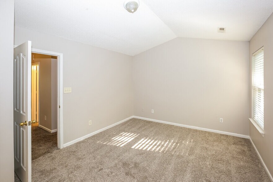 Building Photo - 15738 De Havilland Dr